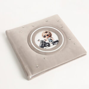 Rankų darbo albumas „Motociklininkė“ (pilkas)