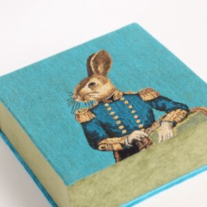 Rankų darbo dėžutė „Kilmingasis Kiškis“